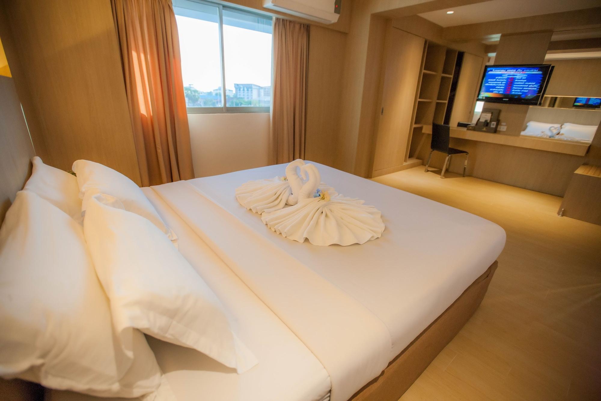 Golden City Rayong Hotel Екстер'єр фото