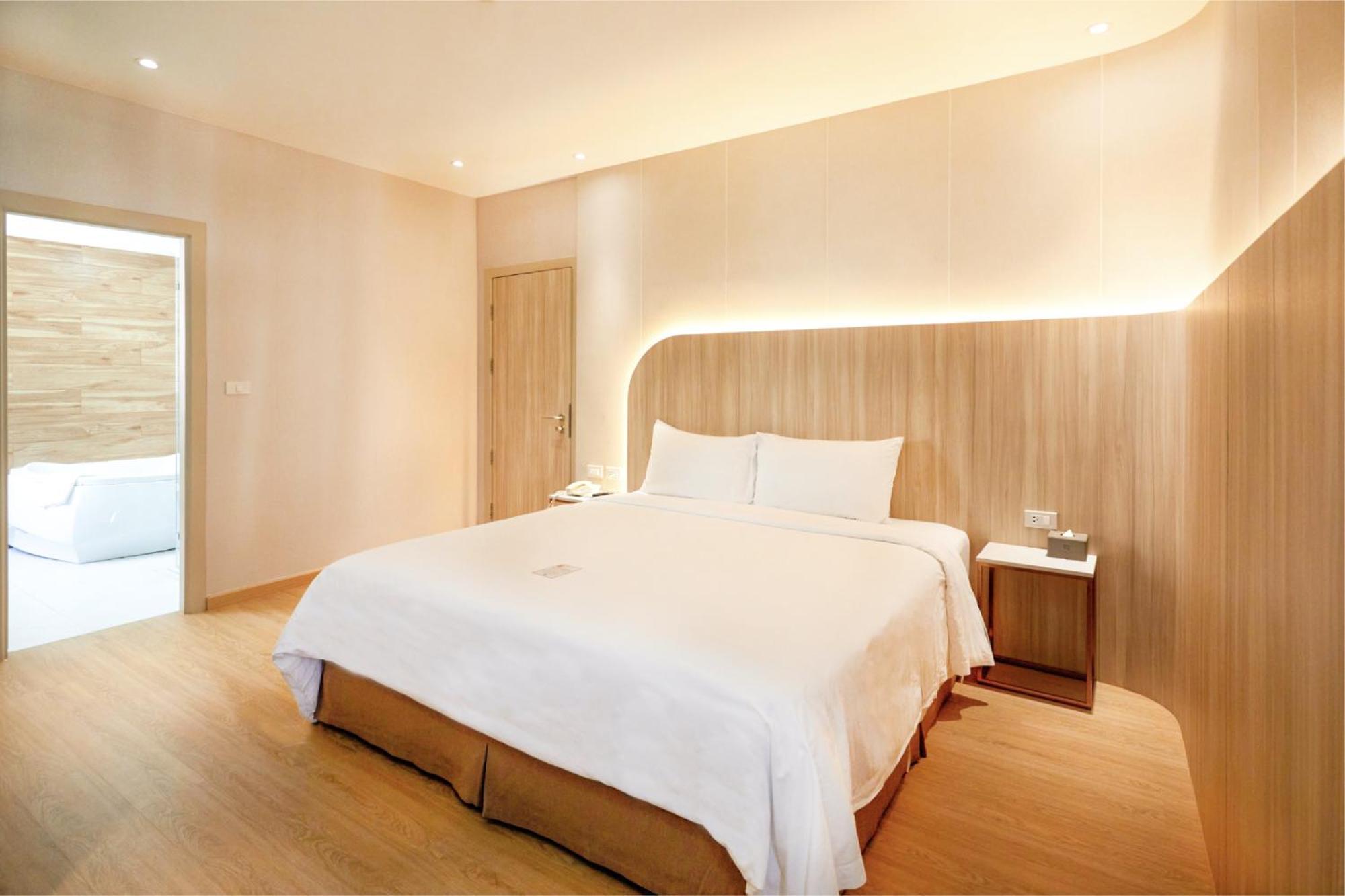 Golden City Rayong Hotel Екстер'єр фото