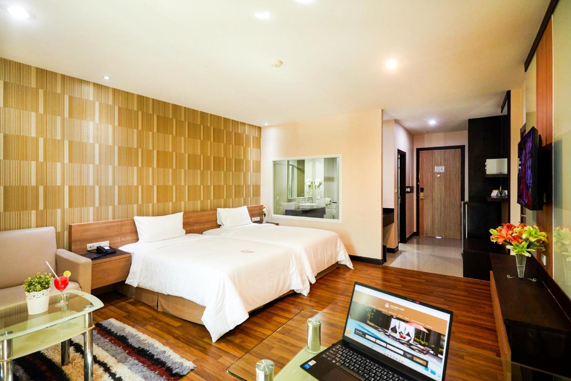 Golden City Rayong Hotel Екстер'єр фото