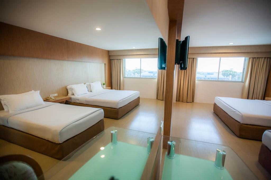 Golden City Rayong Hotel Екстер'єр фото