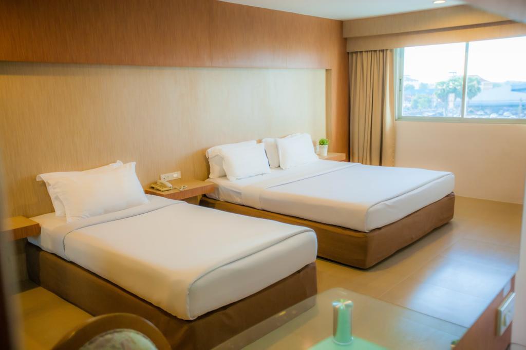 Golden City Rayong Hotel Екстер'єр фото