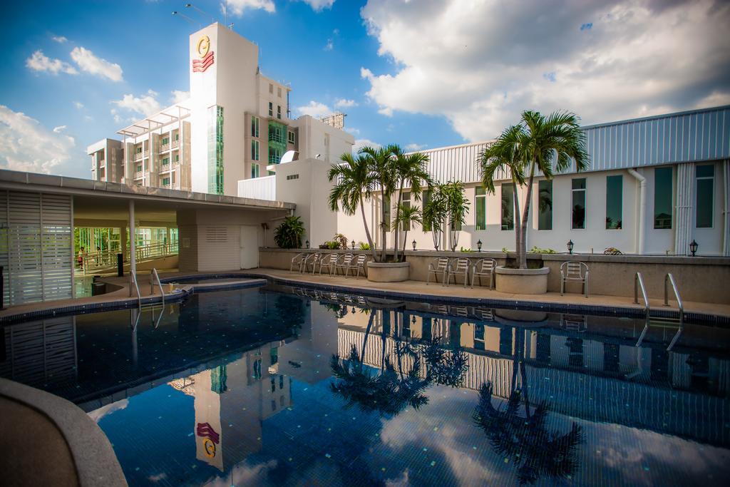 Golden City Rayong Hotel Екстер'єр фото